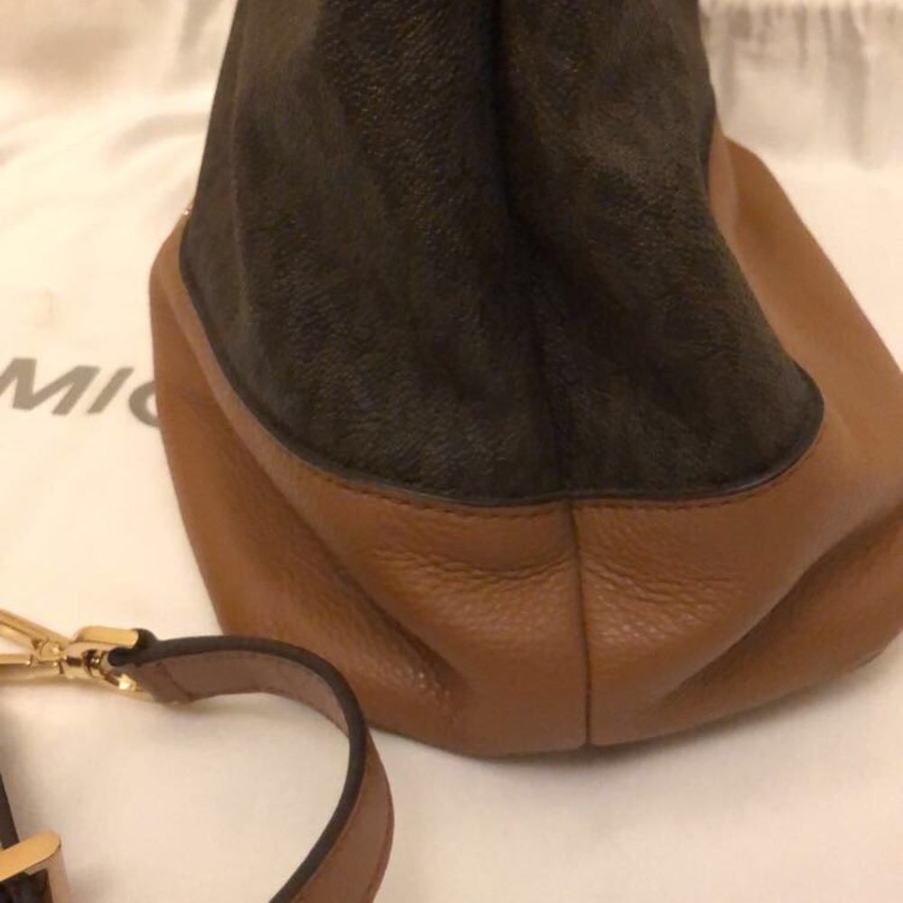 MK Purse - Picture 2 of 6